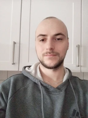 <span>Jonathan, 26</span>&nbsp;<span style='width: 25px; height: 16px; float: right; background-image: url(/bitmaps/flags_small/DE.PNG)'>&nbsp;</span><br><span>Bremen, 德国</span>&nbsp;<input type='button' class='joinbtn' style='float: right' value='JOIN NOW' />