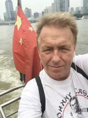 <span>Magnus, 65</span>&nbsp;<span style='width: 25px; height: 16px; float: right; background-image: url(/bitmaps/flags_small/SE.PNG)'>&nbsp;</span><br><span>Karlskrona, Швеція</span>&nbsp;<input type='button' class='joinbtn' style='float: right' value='JOIN NOW' />