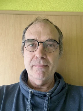 <span>Jens, 59</span>&nbsp;<span style='width: 25px; height: 16px; float: right; background-image: url(/bitmaps/flags_small/DE.PNG)'>&nbsp;</span><br><span>Wetzlar, 德国</span>&nbsp;<input type='button' class='joinbtn' style='float: right' value='JOIN NOW' />