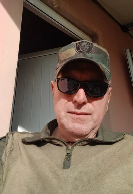 <span>Chris, 68</span> <span style='width: 25px; height: 16px; float: right; background-image: url(/bitmaps/flags_small/GR.PNG)'> </span><br><span>Ioannina, Grèce</span> <input type='button' class='joinbtn' style='float: right' value='JOIN NOW' />