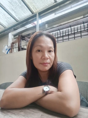 <span>Ronalyn, 41</span> <span style='width: 25px; height: 16px; float: right; background-image: url(/bitmaps/flags_small/PH.PNG)'> </span><br><span>Makati, Philippines</span> <input type='button' class='joinbtn' style='float: right' value='VISIT NOW' />